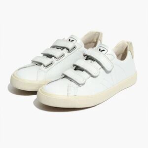 Veja™ 3-Lock Esplar Low Sneakers
 women’s 6